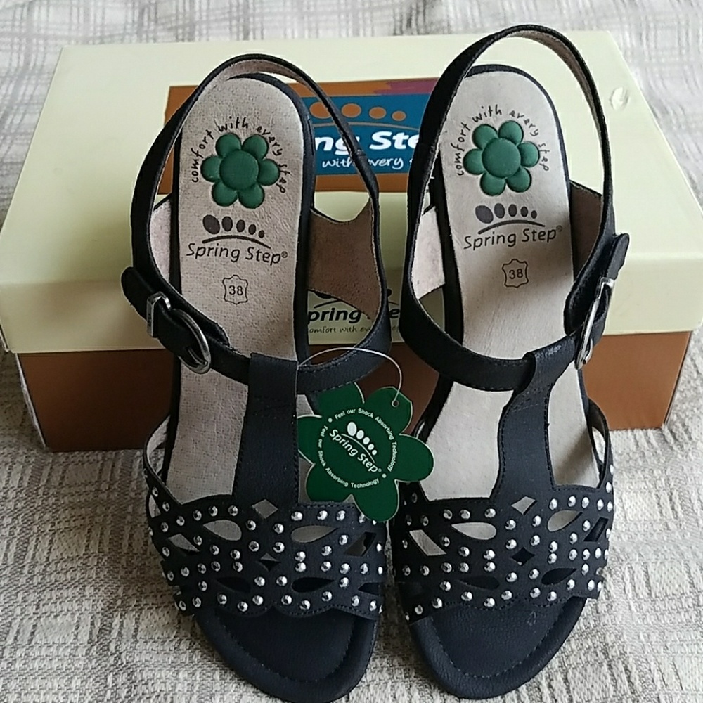 Sweet black sandals from Spring Step